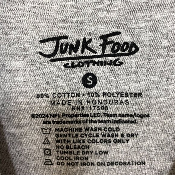 NFL Junk Food Philadelphia Eagles Gray Tshirt size Small - Picture 4 of 4